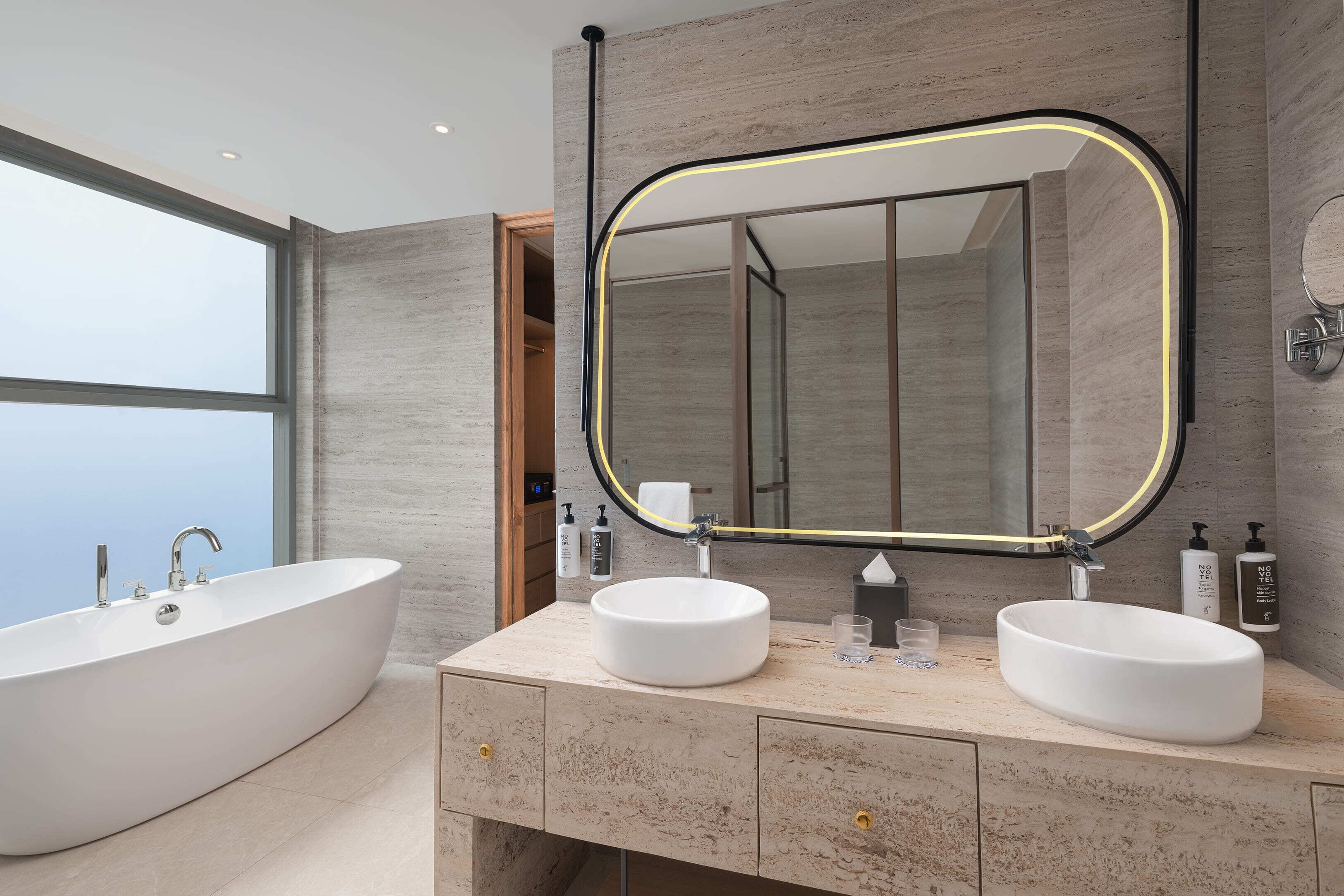 Presidential Suite, Multiple Beds | Bathroom | Bathrobes, slippers, bidet, towels