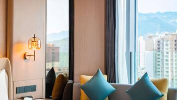 Deluxe Room, 1 King Bed | Soundproofing