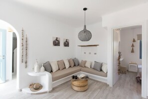 TV - Annais Casa, Mikri Vigla (Naxos)