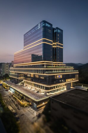 Front of property – evening/night - MGallery Shenzhen (Shenzhen)