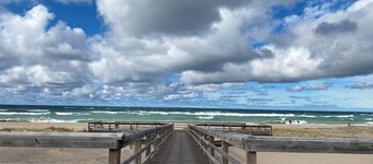 Amazing Lake Superior view from Ridge Road w/2 car heated garage, pet friendly