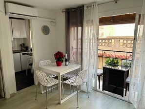 Dining - Casa Del Sol Apartment in the Old Town of Benidorm (Benidorm)
