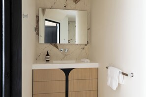 Luxury Apartment | Bathroom - HIGHSTAY - Luxury Serviced Apartments - Iéna (Paris)