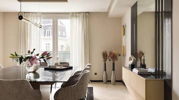 Luxury Apartment | In-room dining