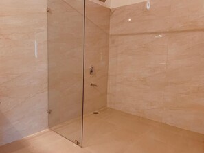 Basic Tent, Pool View | Bathroom | Shower, towels, soap, shampoo - The Bagh Garh (Sawai Madhopur)