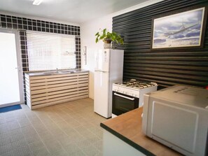Apartment, 1 Bedroom, Smoking, Patio | Interior