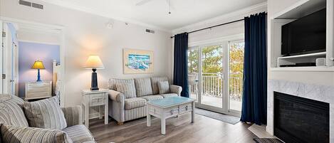 テレビ、DVD プレーヤー