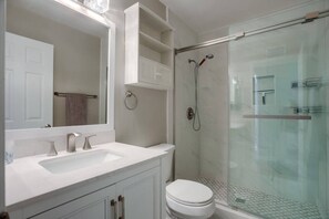 Shower, hair dryer, towels - 15 Min to La Jolla Shores Beach and Torrey Pines! (San Diego)