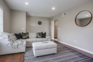 TV, offices - 15 Min to La Jolla Shores Beach and Torrey Pines! (San Diego)