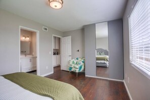 3 soveværelser, skrivebord, strygejern/strygebræt, weekendseng