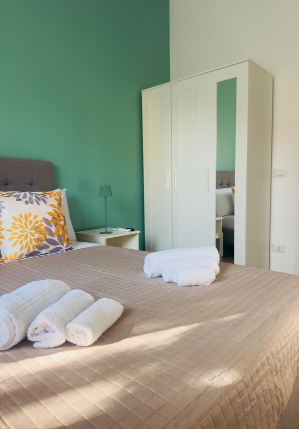 2 chambres, fer et planche à repasser, Wi-Fi, draps fournis