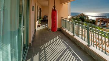 Apartamento, 2 habitaciones, vistas al mar | Terraza o patio