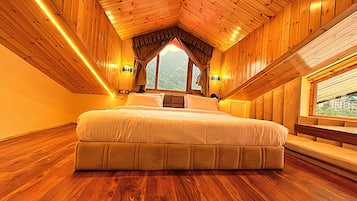 Family Triple Room | Soundproofing, free WiFi, bed sheets