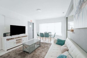 TV - Sunset Cove In Hollywood FL, FREE Parking (Hollywood)