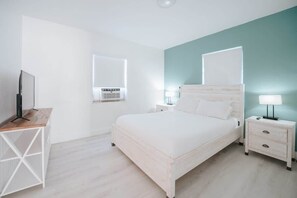 1 bedroom, iron/ironing board, WiFi, bed sheets - Sunset Cove In Hollywood FL, FREE Parking (Hollywood)