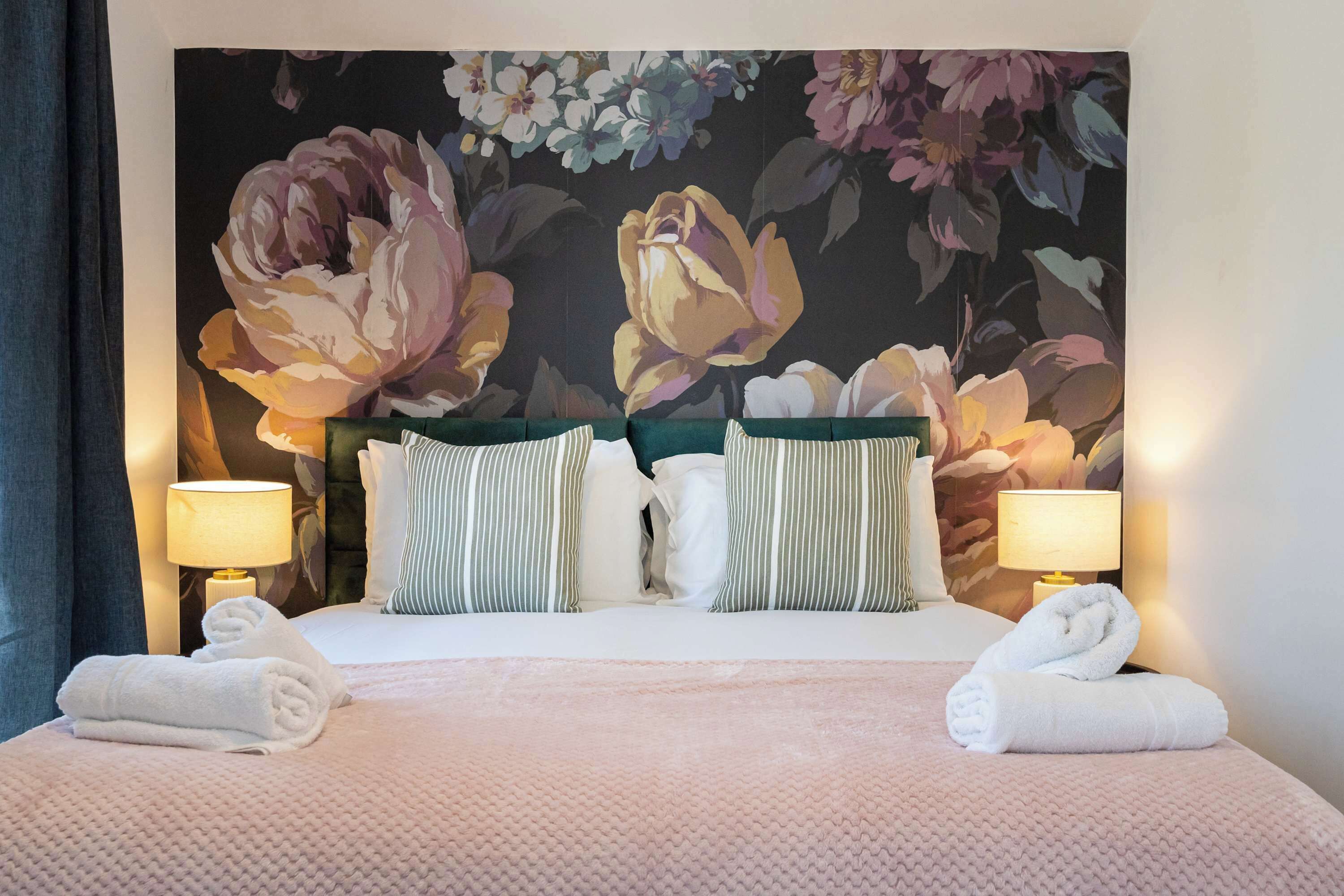 5 多间卧室、办公桌、熨斗/熨衣板、旅行婴儿床