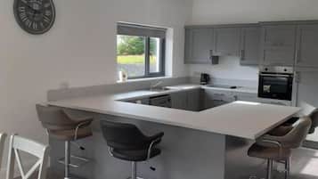 Microwave, oven, dishwasher, electric kettle