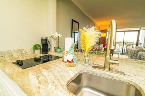 Fridge, microwave, stovetop, coffee/tea maker - Grande Cayman Resort Studio w Balcony Pools Lazy River (Myrtle Beach)
