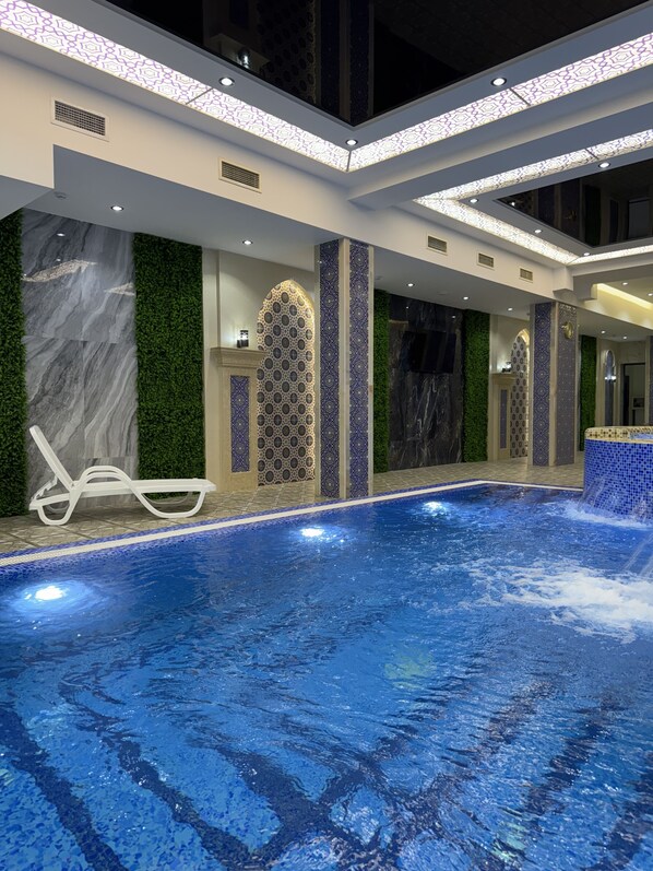 2 indoor pools - Huaxia Hotel (Tashkent)