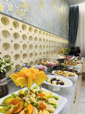 Free daily buffet breakfast