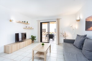 TV - Superb pool view & next to ocean Los Cristianos (Los Cristianos)