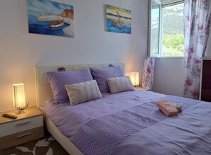 5 chambres, fer et planche à repasser, Wi-Fi, draps fournis