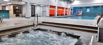 Alpine Oasis Studio at Mountain Green Resort Killington: Shuttle, Pool, Hot Tub, Gym, Deals!