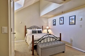 熨斗/熨衫板、可攜式嬰兒床、免費 Wi-Fi、床單