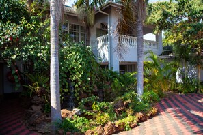 Caja fuerte, escritorio, tabla de planchar con plancha y wifi gratis