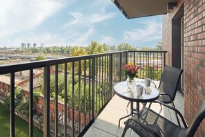 Family Apartment | Balcony - Symphony Atal City Square (Wroclaw)