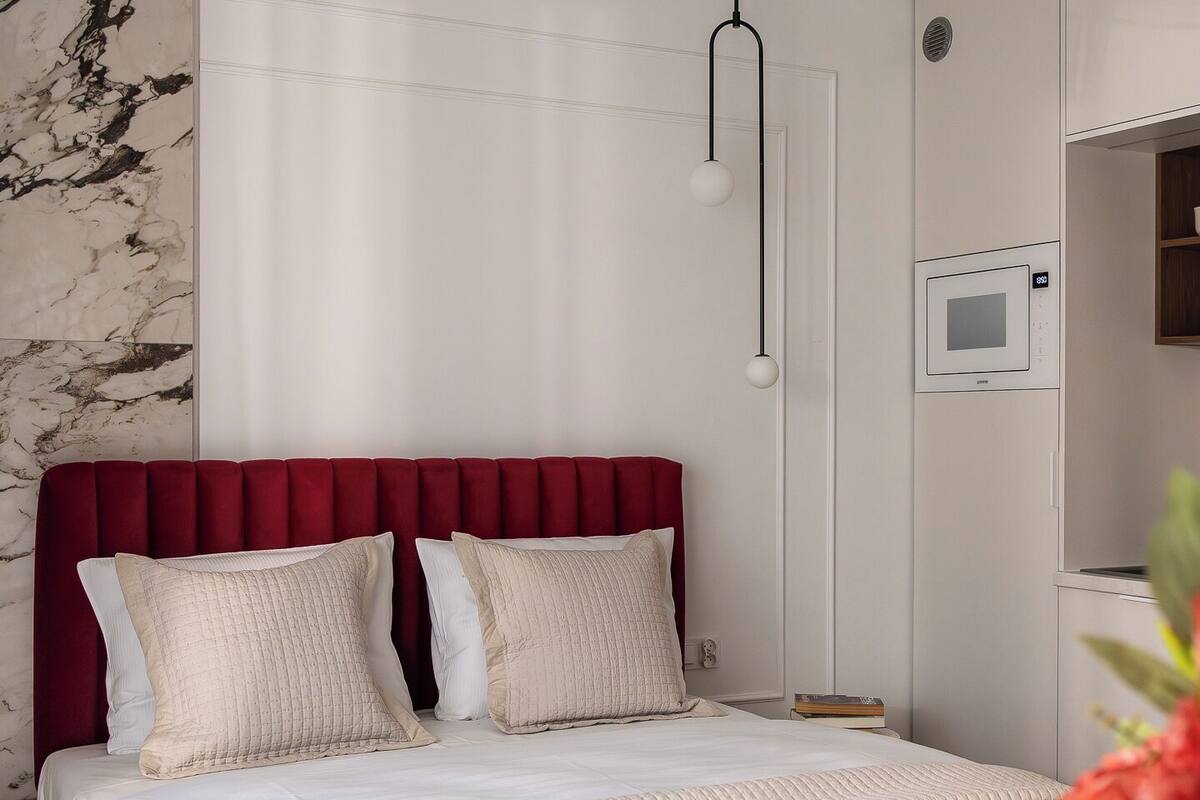 1 bedroom, individually decorated, individually furnished