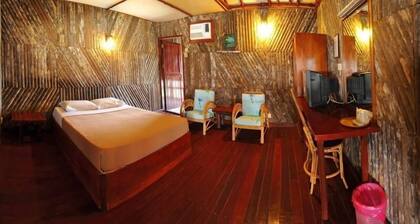 Dragon Inn Floating Resort