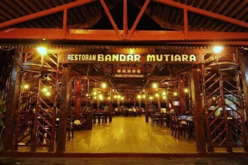 Dragon Inn Floating Resort Semporna