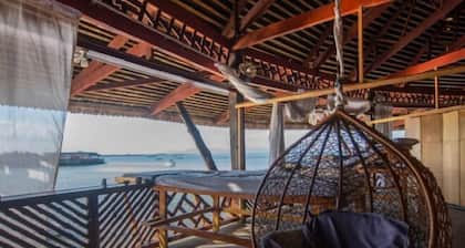 Dragon Inn Floating Resort Semporna