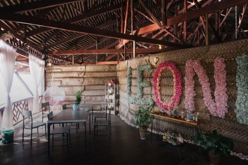 Dragon Inn Floating Resort