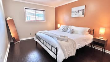 3 bedrooms, desk, iron/ironing board, free WiFi