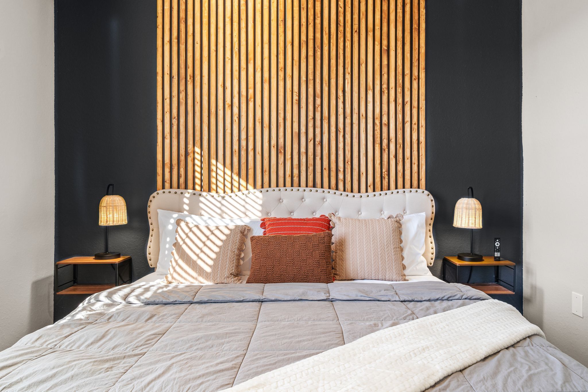 3 habitaciones, escritorio, tabla de planchar con plancha y wifi gratis 