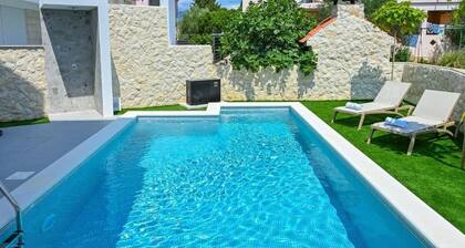 Nova Luxury Residence apartment with private heated pool