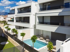 Outdoor pool, a heated pool