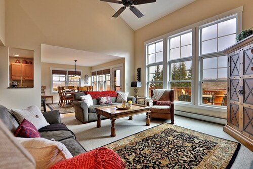 The Cocoa Command Center at Top Ridge: 4BR/4BA Ski In/Ski Out