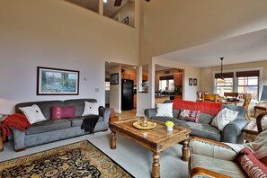 TV, fireplace, DVD player, music library - The Cocoa Command Center at Top Ridge: 4BR/4BA Ski In/Ski Out (Killington)
