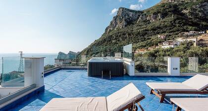 Villa Pindaro: A bright and sunny three-story villa which faces the sun and the sea, with Free WI-FI.