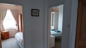 4 soverom, strykejern/-brett, wi-fi og sengetøy