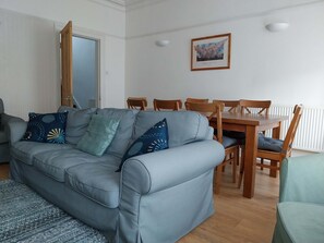 TV, fireplace, offices - Castle View - 4 bed house Central Scarborough (North Yorkshire)