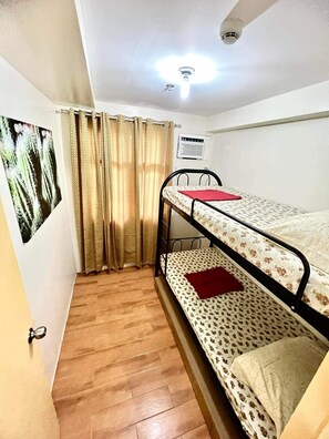 2 bedrooms, iron/ironing board, WiFi, bed sheets