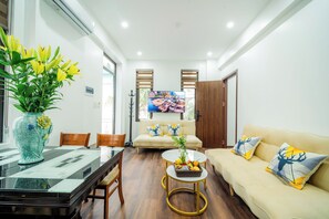 Family Apartment, 1 King Bed, Balcony, City View | Living area - Villa Hanh Phuc Bai Chay (Ha Long)