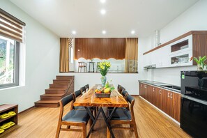 Chambre Premium, 2 chambres | Coin séjour | TV connectée