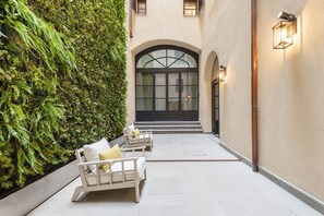 Front of property - Palazzo Pazzi Vitali Luxury Apartments (Florence)