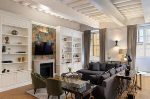 Exclusive-Apartment | Wohnbereich | 50-Zoll-Fernseher mit Kabelempfang