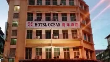 A multi-story hotel building with a sign that reads 'HOTEL OCEAN.'